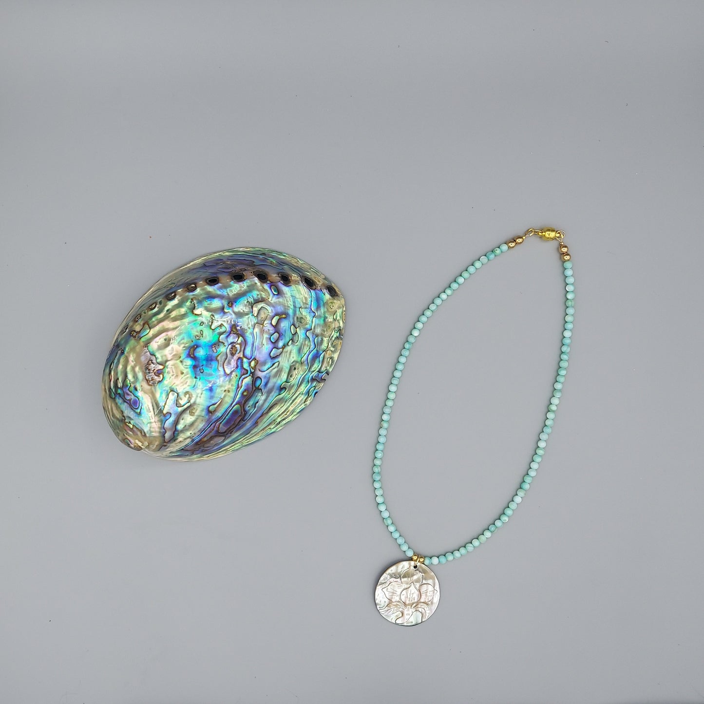 Lotus Mother-Of-Pearl Pendant Shell Bead Necklace