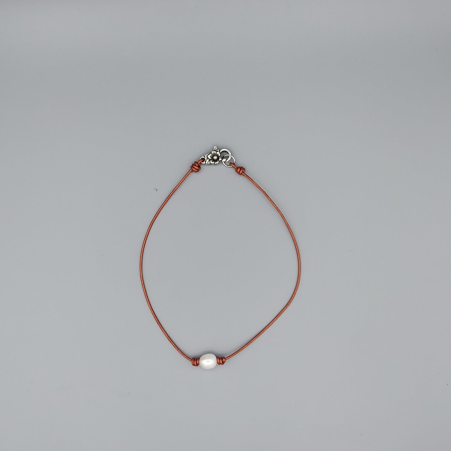Single Pearl Choker-Copper Leather