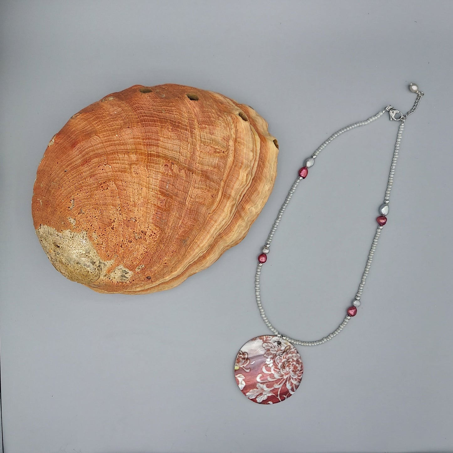 Red/Gray Mother-Of-Pearl Pendant Necklace w/Freshwater Pearls