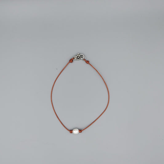 Single Pearl Choker-Copper Leather