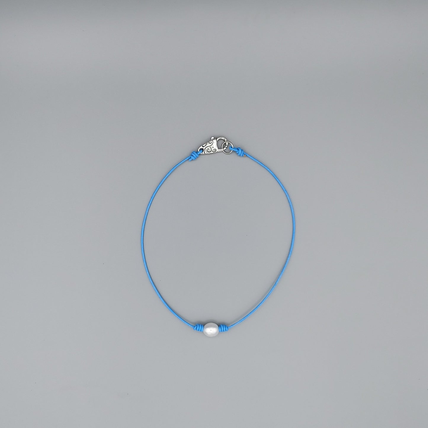 Single Pearl Choker-Sky Blue Leather
