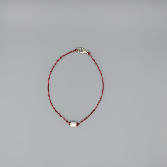 Single Pearl Choker-Red Metallic Leather