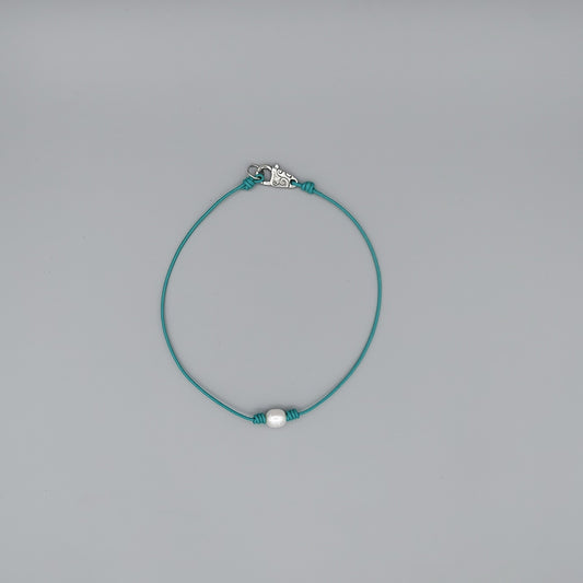 Single Pearl Choker-Turquoise Leather